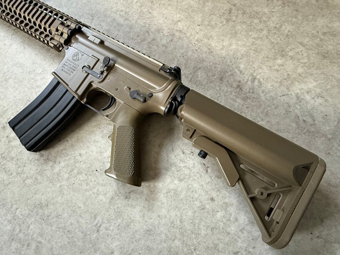 超美品 入手困難 東京マルイ 次世代電動ガン レシーライフル TANカラー