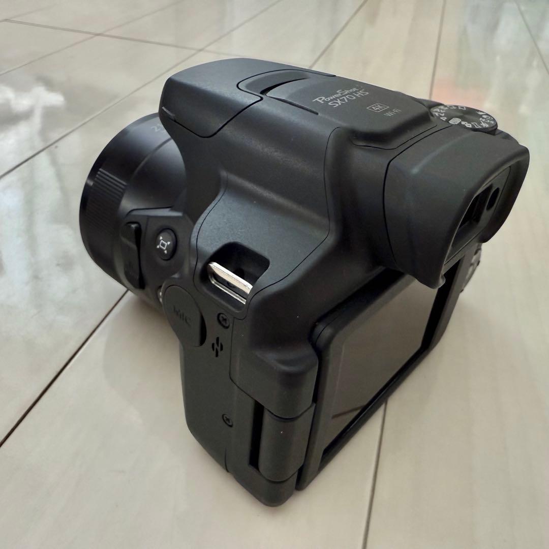 Canon PowerShot SX70 HS 本体と付属品