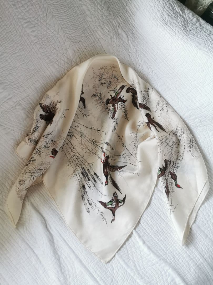 アンティーク フランス シルクスカーフ 鴨の飛翔 森林の湖 蒲の穂 地模様入り