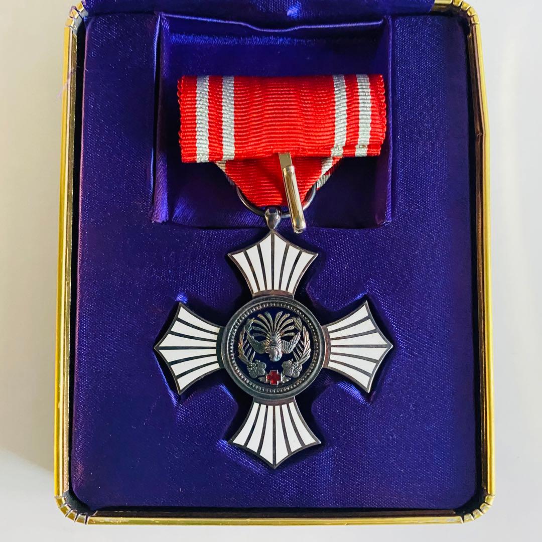 古美術　日本赤十字社 銀色有功章 バッジ ピンバッジ 章銀有功章 明治21年