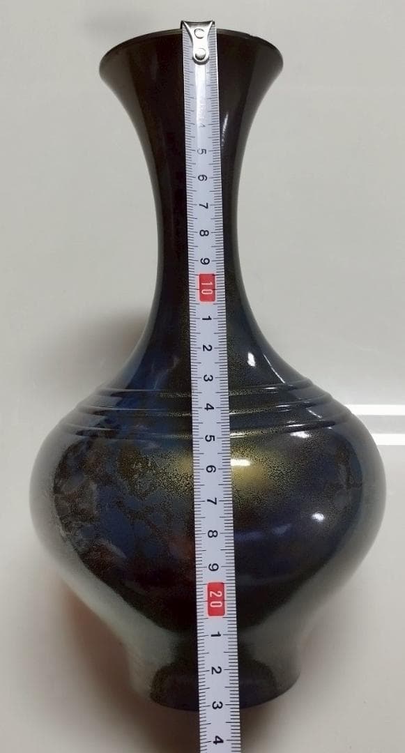 青金色の漆器花瓶