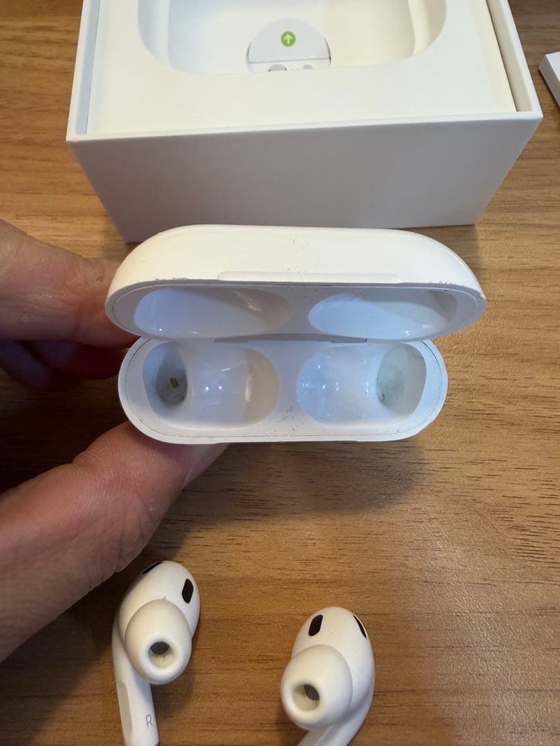 AirPods Pro 2 本体 正規品　箱付き(未使用イヤチップ付けます)