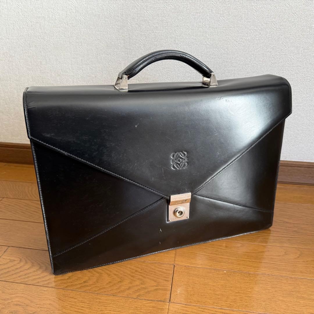 【美品】ロエベ　アナグラム　ディプロマティコ　ビジネスバッグ　ロゴ型押し　レザー