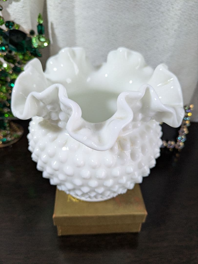 フェントン　ホブネイル　ホワイトガラス製フリルエッジ花瓶　お値下げ中