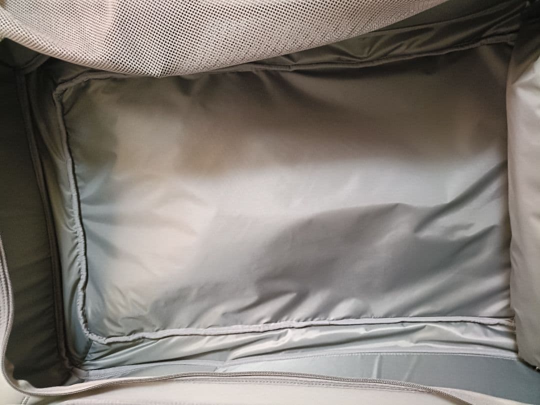 NIKE キャリーバッグ　キャリーケース 大容量 スニーカー柄