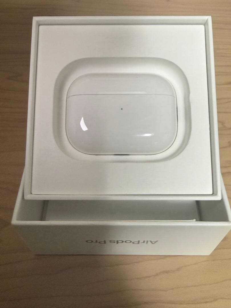 Apple AirPods Pro 第2世代　Lightning 保護ケース付き