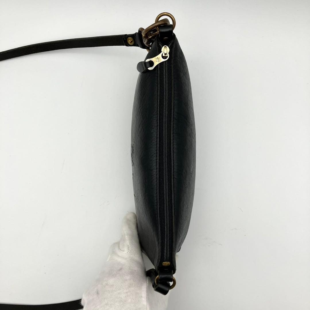 【極美品】イルビゾンテ　レザー　ショルダーバッグ　ロゴ刻印　金金具　ブラック