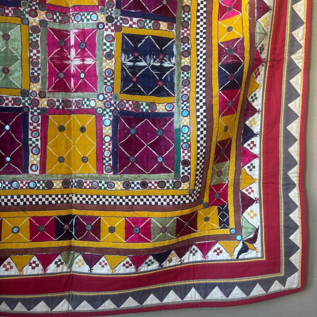 インドアンティークミラーワーク刺繍タペストリー