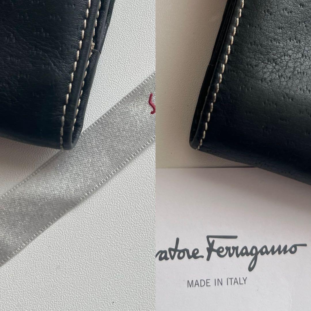 42 極上美品 Ferragamo サルバトーレフェラガモ 2つ折り財布