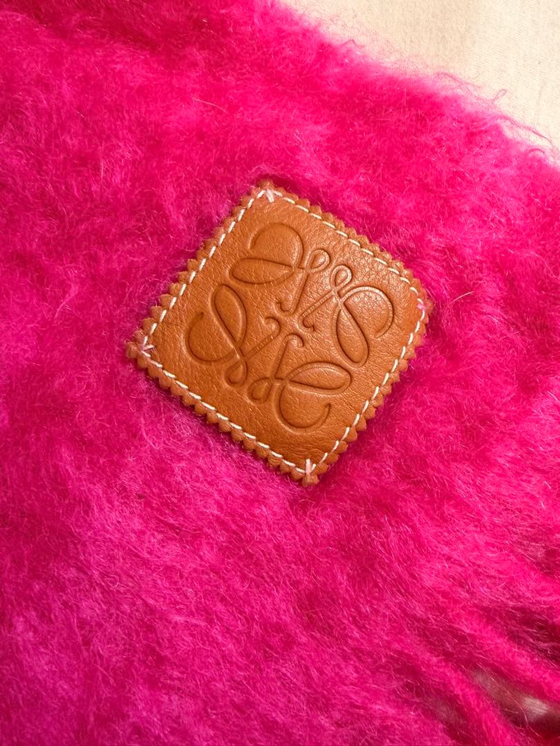 LOEWE ピンク フリンジ付きマフラー