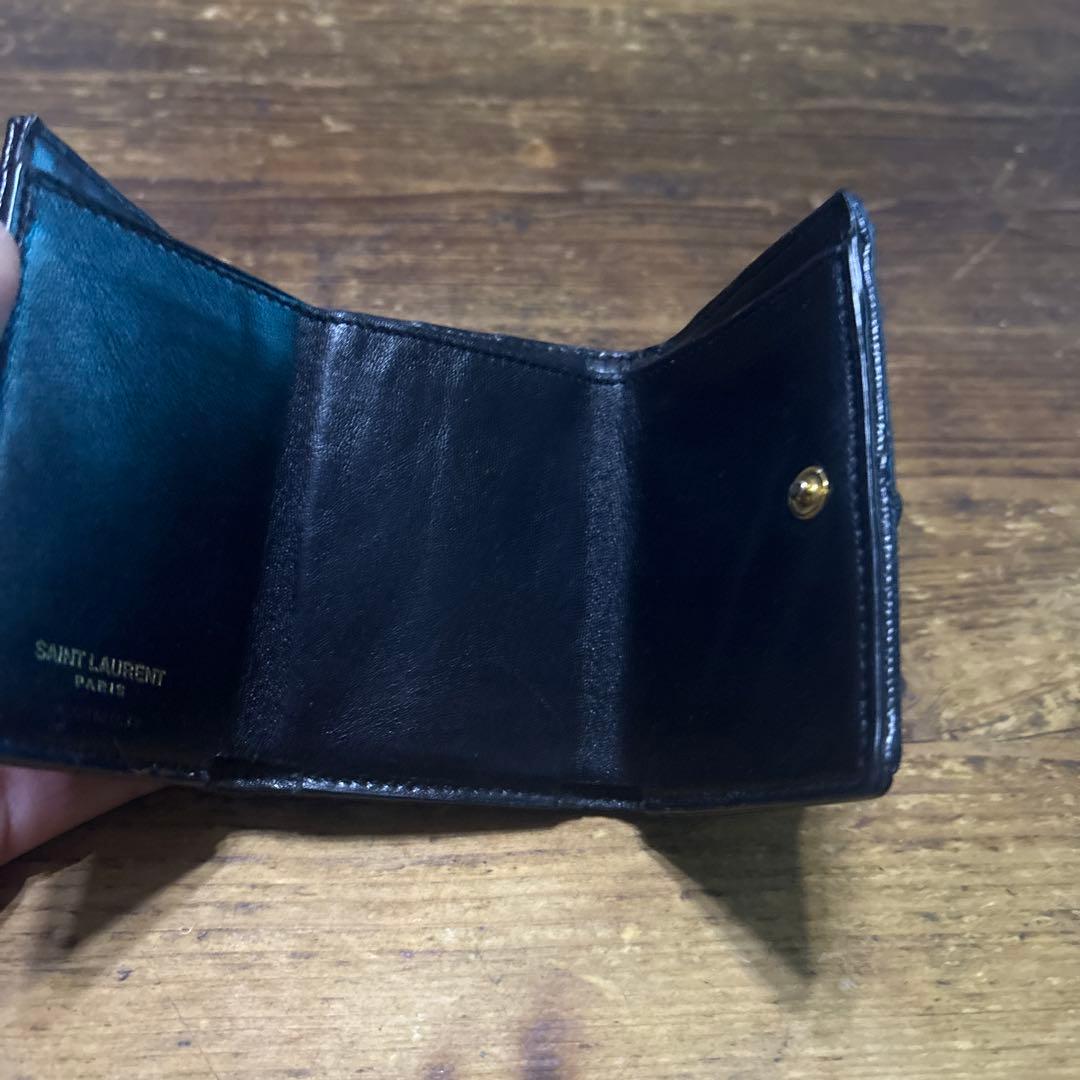 YSLのブラック二つ折り財布