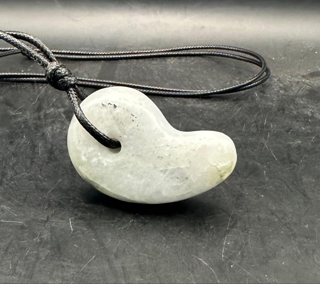 2025.11.22ロウカン勾玉　糸魚川ロウカン翡翠