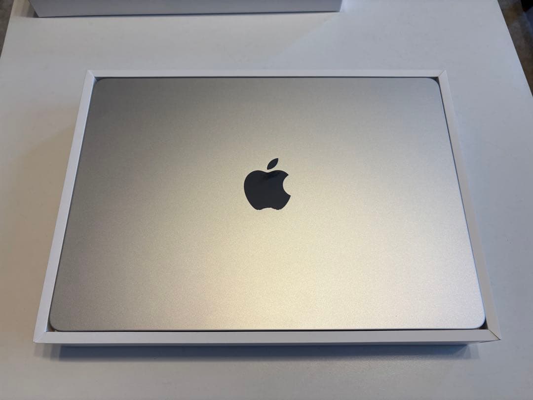 【たるぎうゆ】M2 MacBookAir 13インチ 256GB 8GB