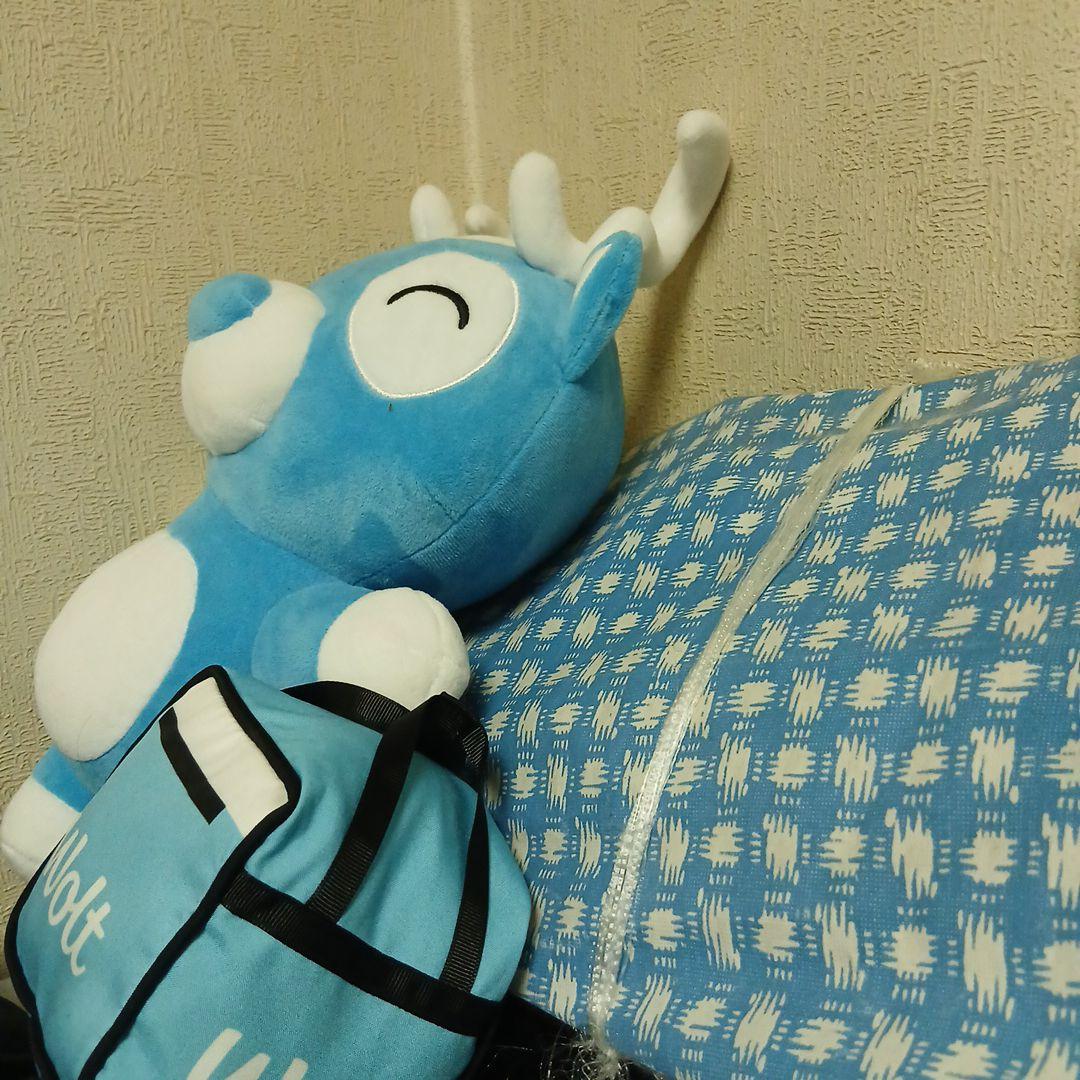 青い鹿のぬいぐるみ