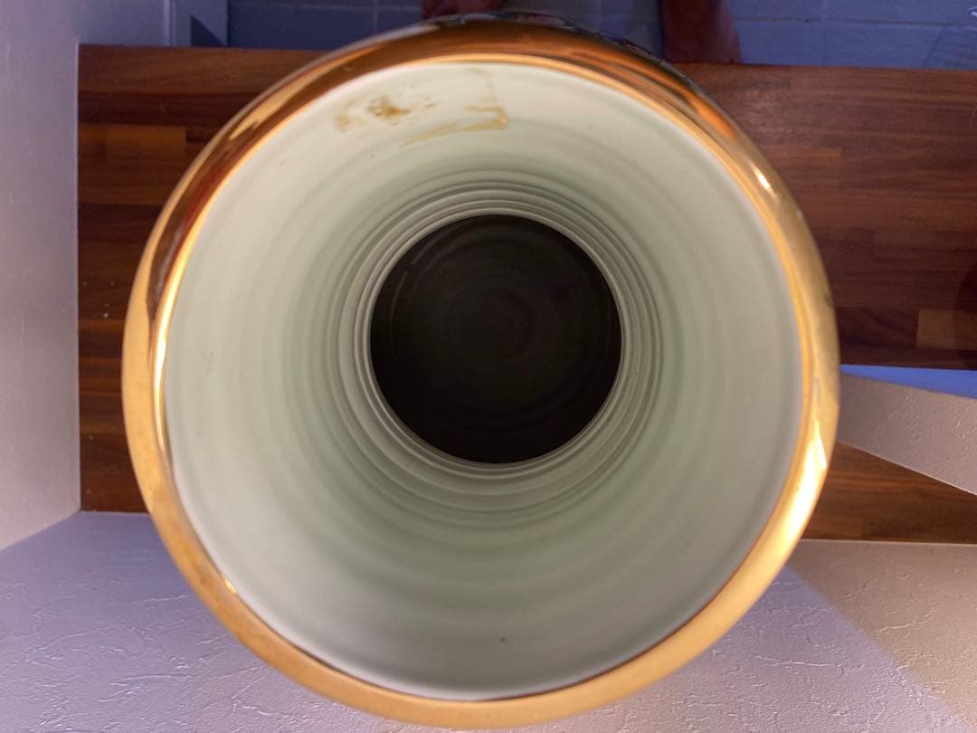 大清乾隆年製款 粉彩金地萬花紋天球瓶　金彩　五彩　色絵磁器