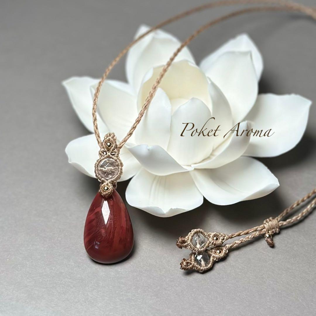 『紅景』アンデシンドロップと水晶のマクラメペンダントネックレス