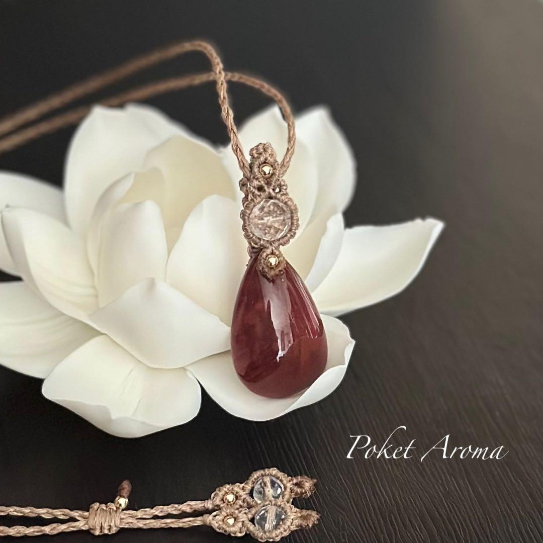 『紅景』アンデシンドロップと水晶のマクラメペンダントネックレス