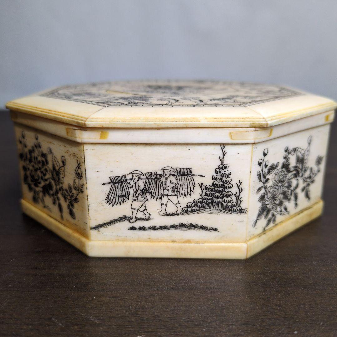 古月軒製 獣骨製 唐人動植物文様 八角 蓋物