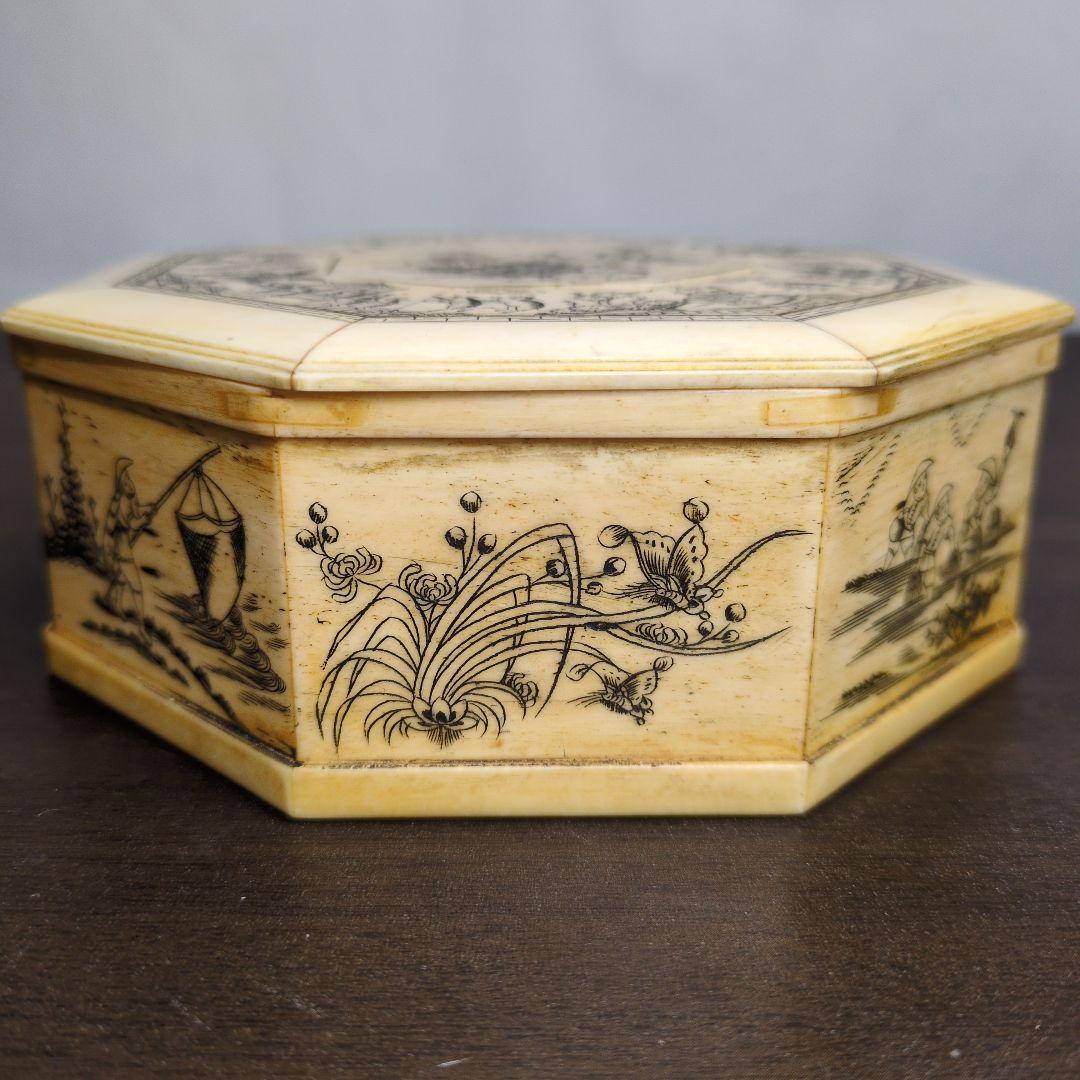 古月軒製 獣骨製 唐人動植物文様 八角 蓋物