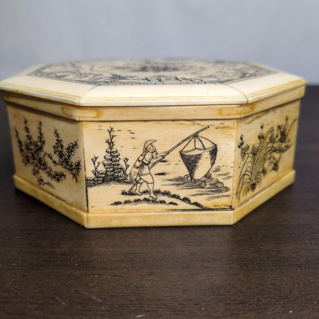 古月軒製 獣骨製 唐人動植物文様 八角 蓋物