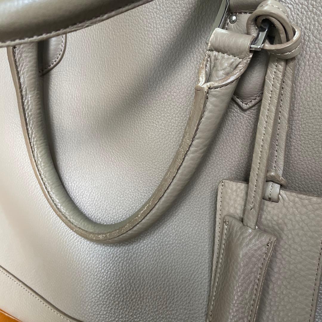 ペッレモルビダ　シュリンクレザー　ビジネスバック　トートバッグ　ベージュ