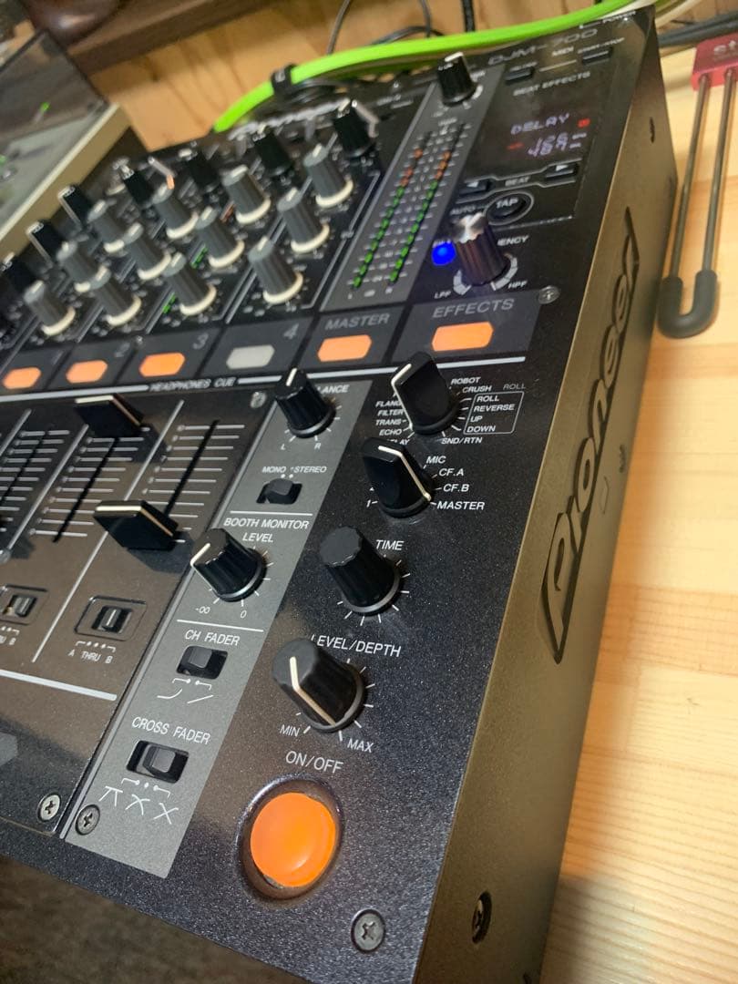 Pioneer DJM-700 DJミキサー