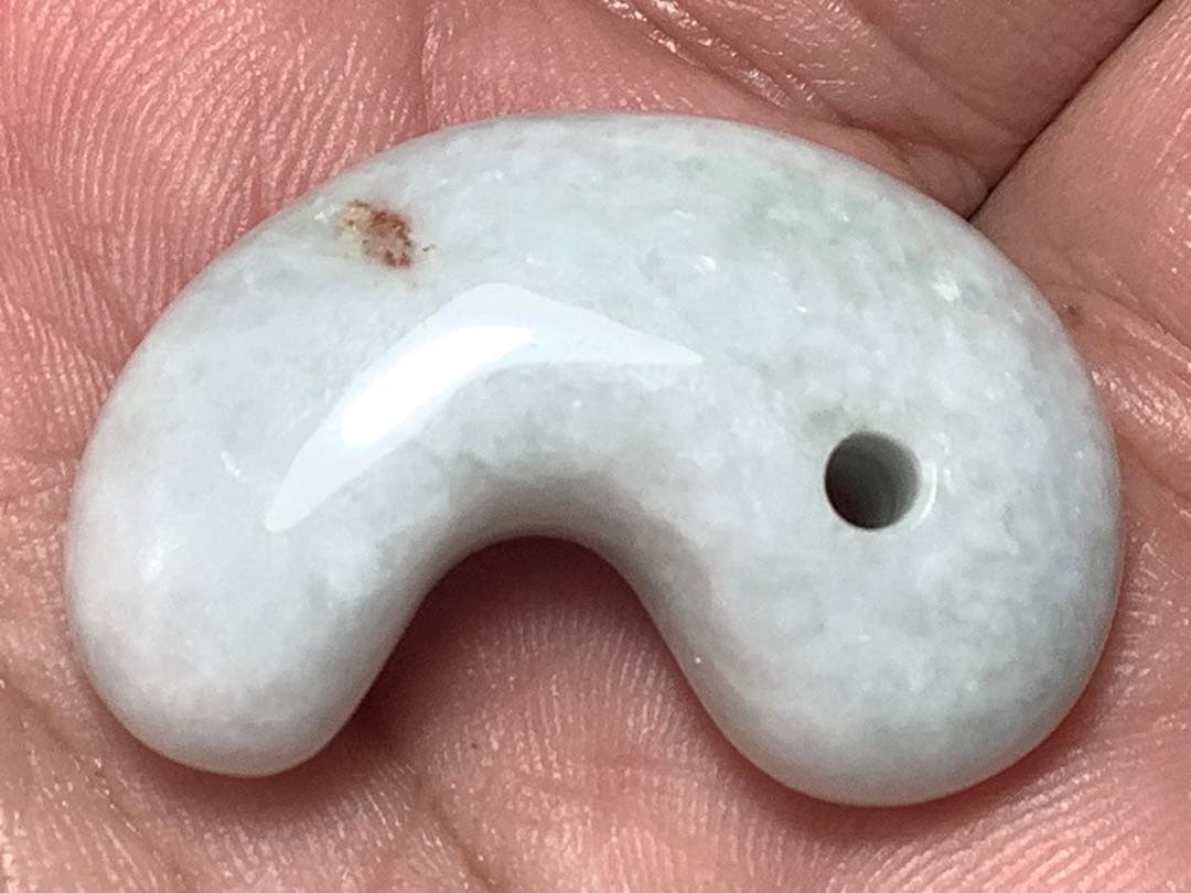 ✳赤褐色入り糸魚川翡翠アイスジェイド*高額勾玉　鑑定鑑別書付本物をお持ちください