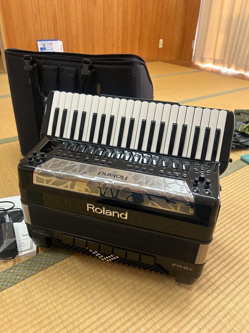 Roland FR-8X アコーディオン 専用ケース付き