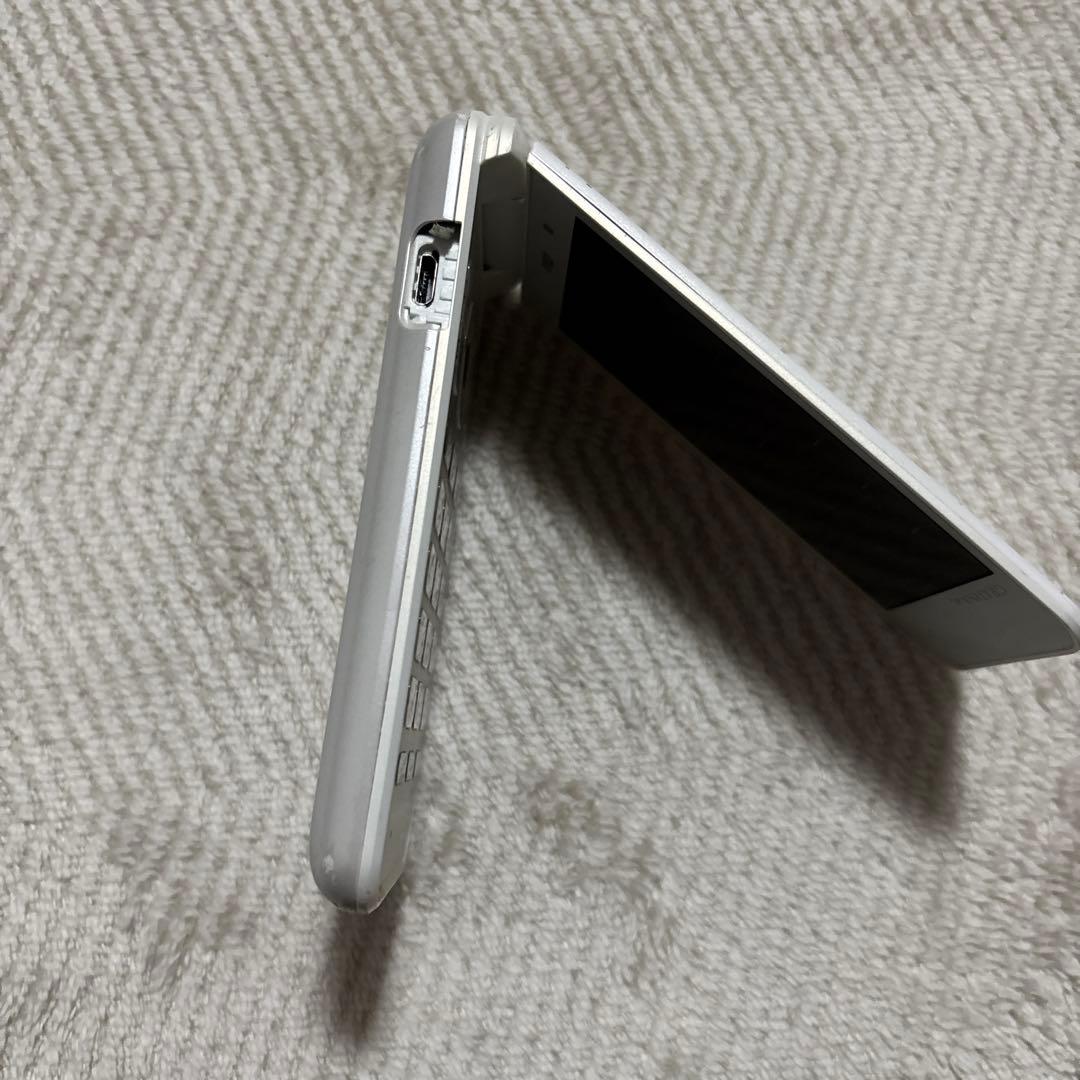 au GRATINA 4G WHITE KYF31【SIMフリ−解除済】