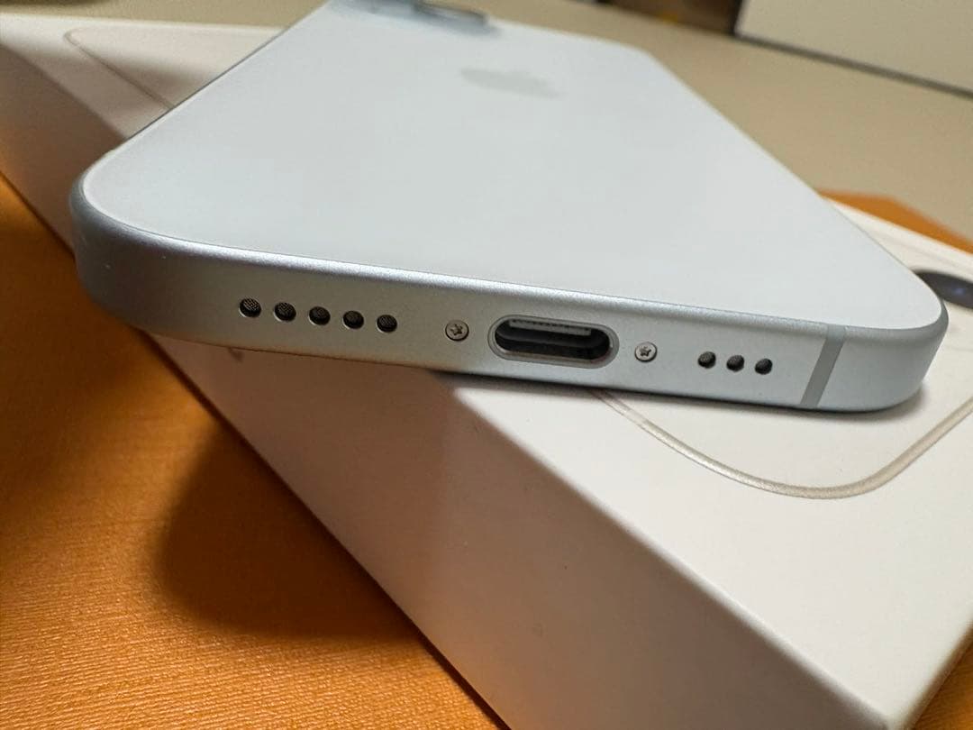 Apple iPhone 15 128 gb ホワイト 本体 箱付き