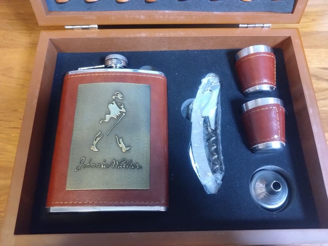 【未使用品】ジョニーウォーカー　スキットル＆チェスセット