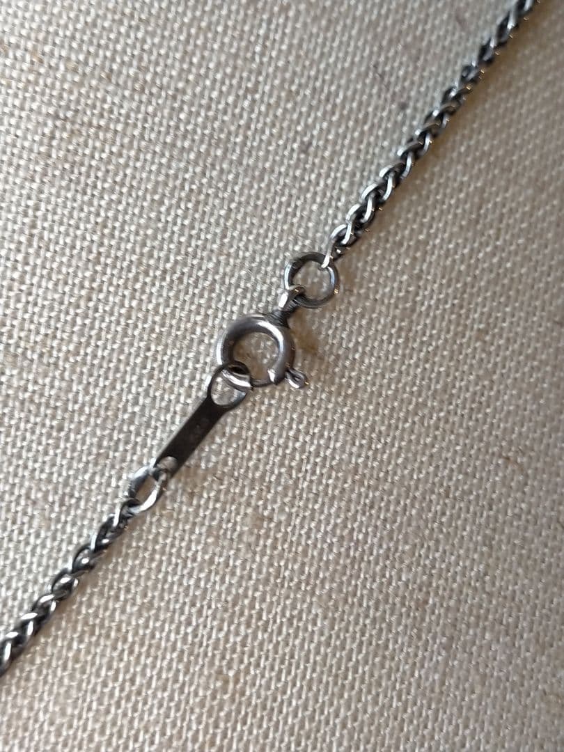 狼と牙のネックレス