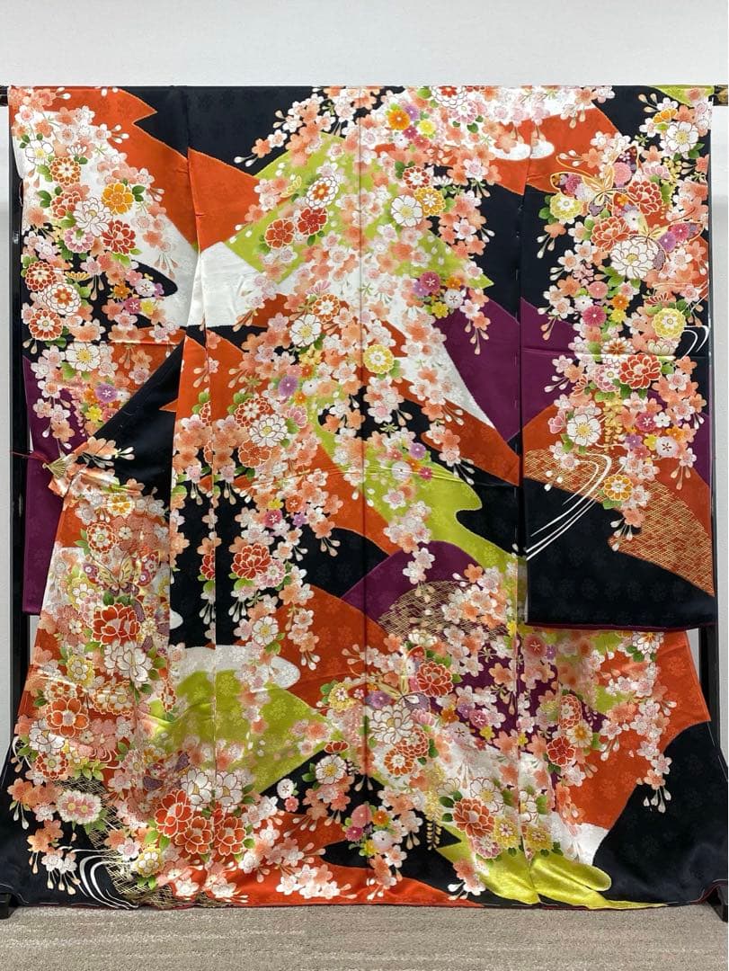 振袖 仮絵羽 刺繍 金彩 紋意匠 正絹 未仕立て品 八掛付き