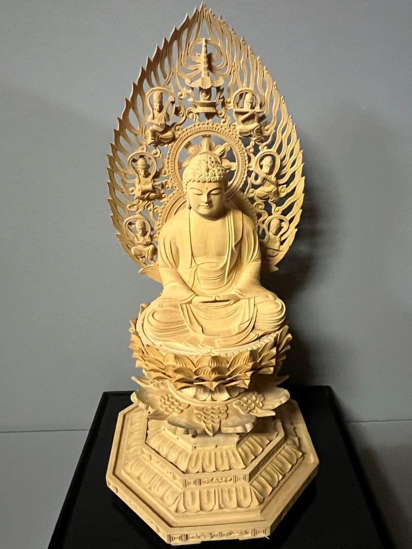 仏像　柘植　木彫　座釈迦　台座付　飛天光背　アクリルケース付き　18