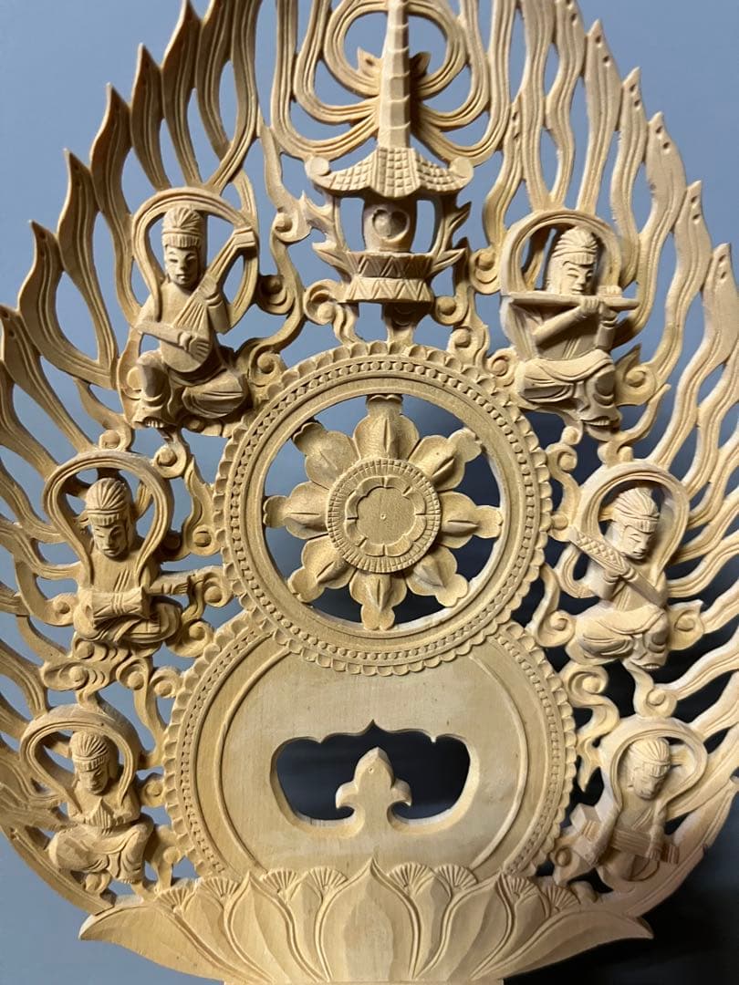 仏像　柘植　木彫　座釈迦　台座付　飛天光背　アクリルケース付き　18