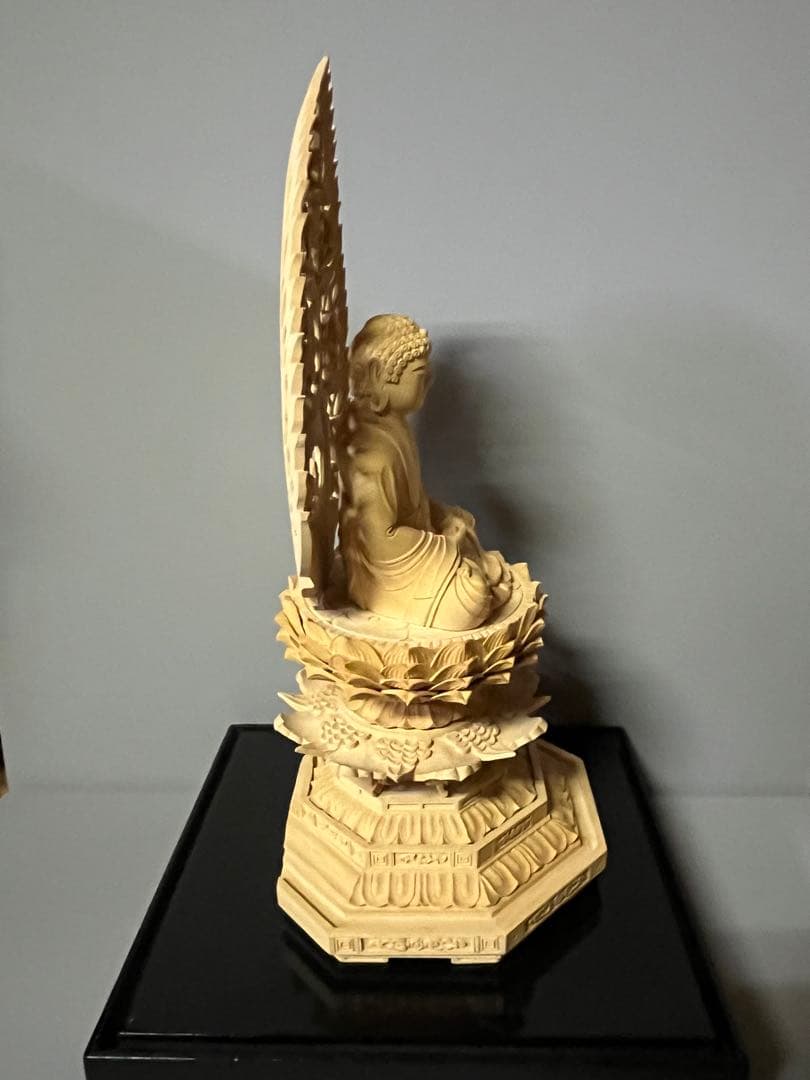 仏像　柘植　木彫　座釈迦　台座付　飛天光背　アクリルケース付き　18