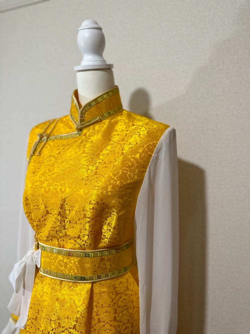 モンゴルの民族衣装　馬頭琴　モリンホール　モンゴルデール　VIVANT デール