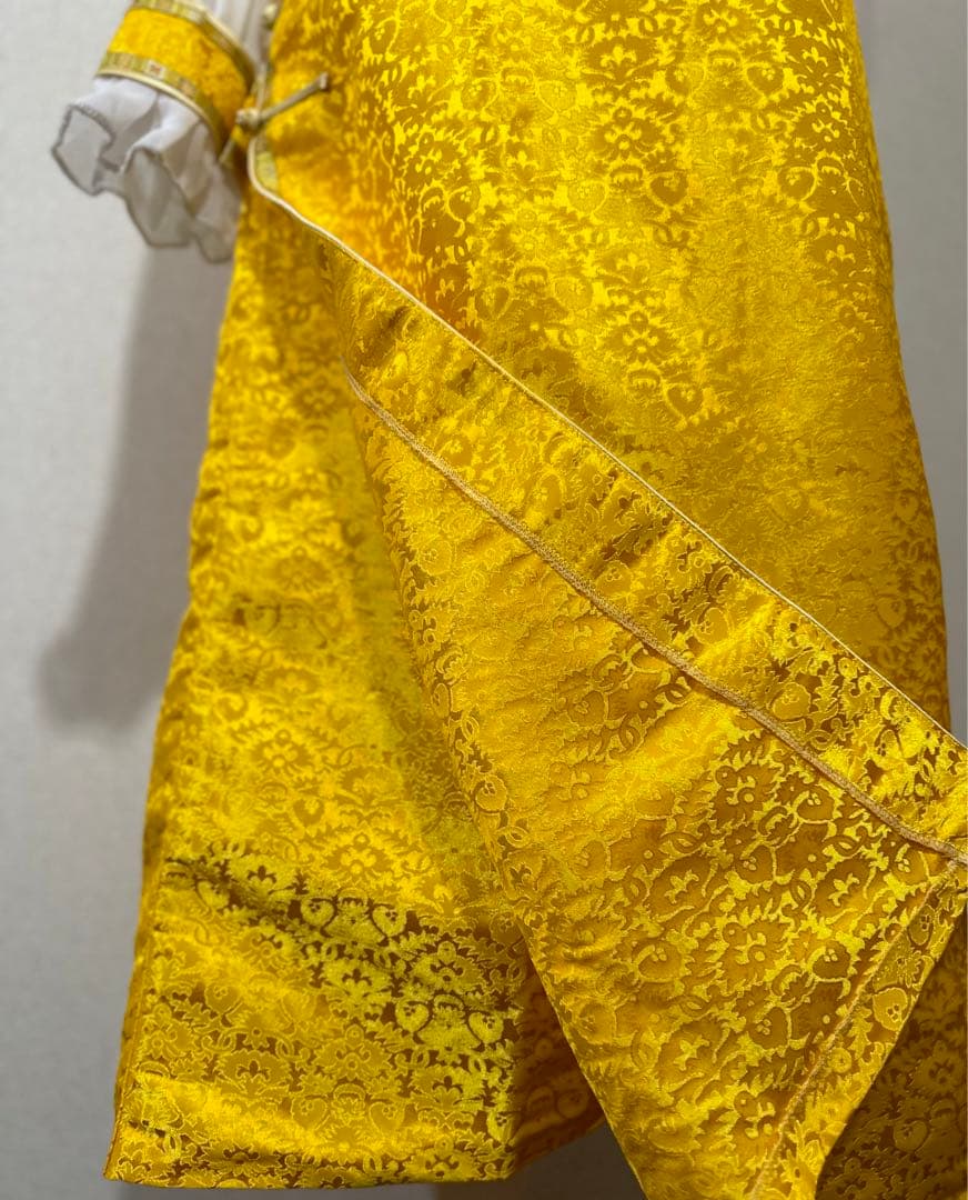 モンゴルの民族衣装　馬頭琴　モリンホール　モンゴルデール　VIVANT デール