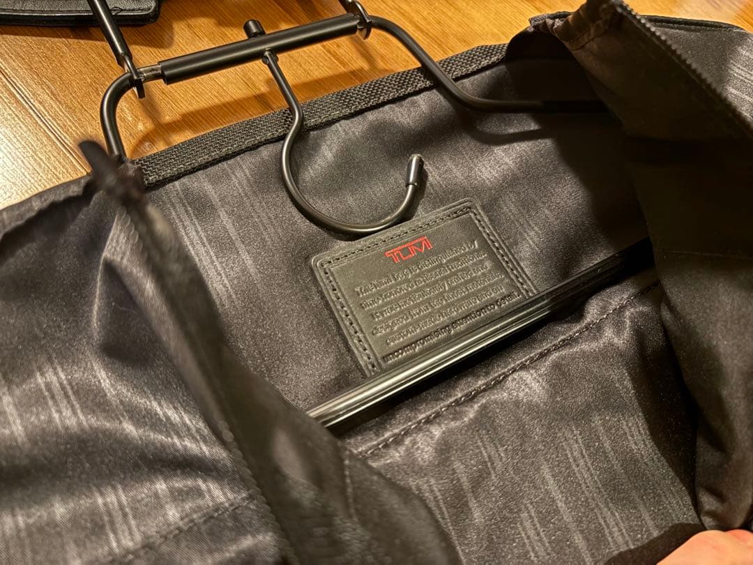 TUMI ガーメントケース スーツ収納 2WAY ハンガー・南京錠付き