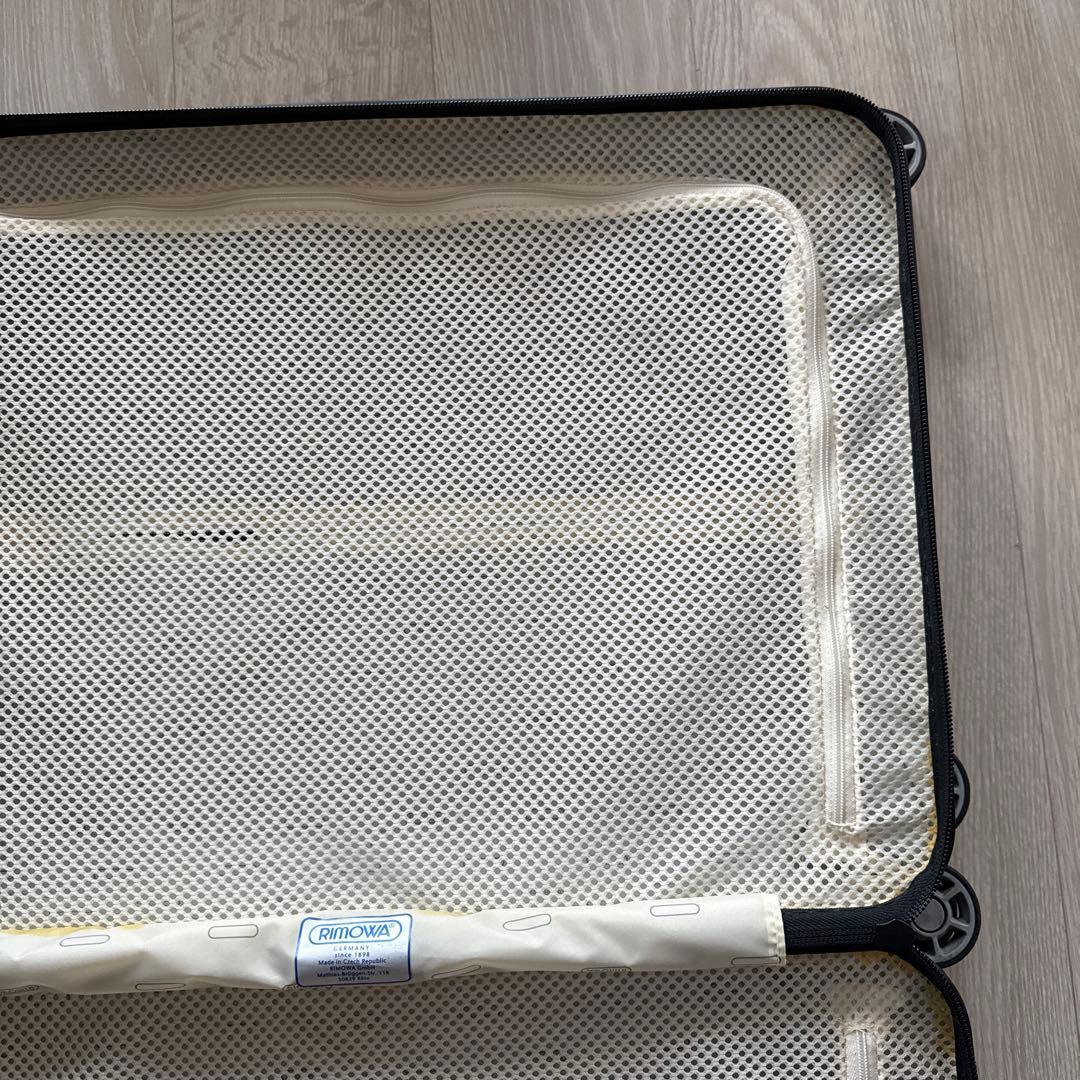 人気モデル　リモワ サルサエアー 33〜34L 4輪 機内持ち込み可能　正規品