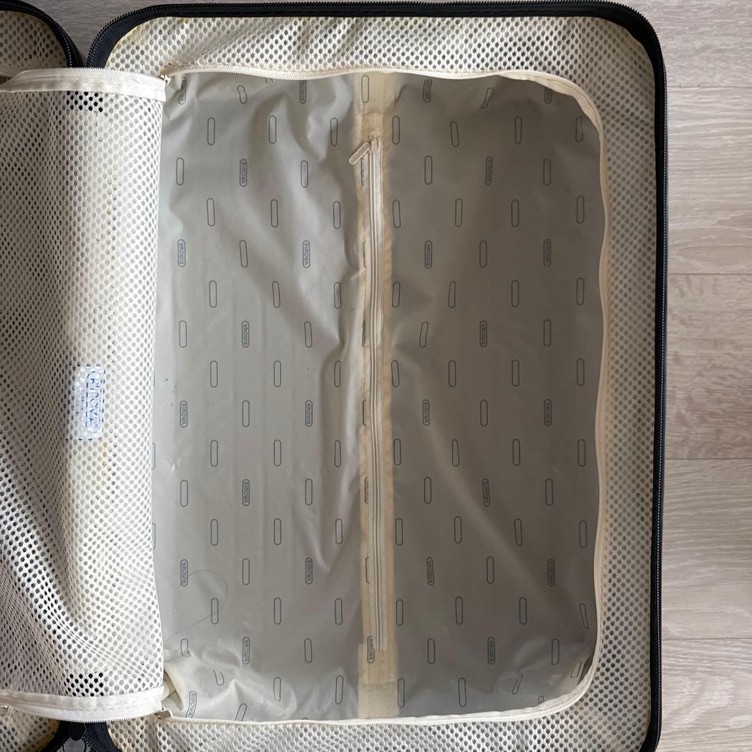 人気モデル　リモワ サルサエアー 33〜34L 4輪 機内持ち込み可能　正規品