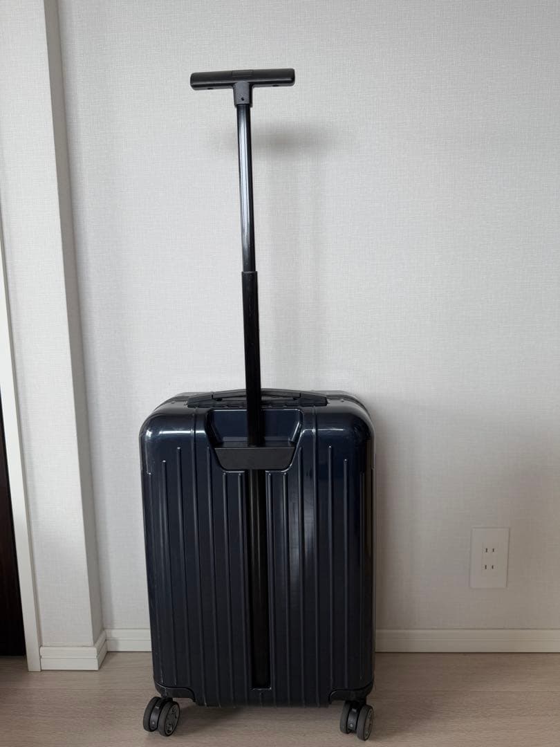 人気モデル　リモワ サルサエアー 33〜34L 4輪 機内持ち込み可能　正規品