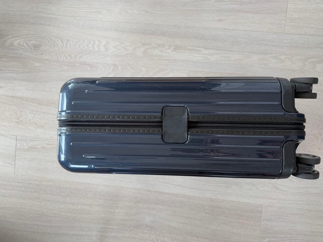 人気モデル　リモワ サルサエアー 33〜34L 4輪 機内持ち込み可能　正規品