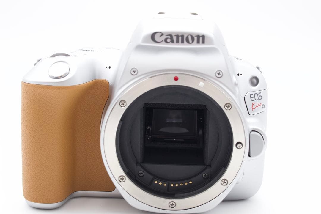 ゲリラセール！ほぼ新品❣️Canon EOS Kiss X9 ダブルレンズシルバー