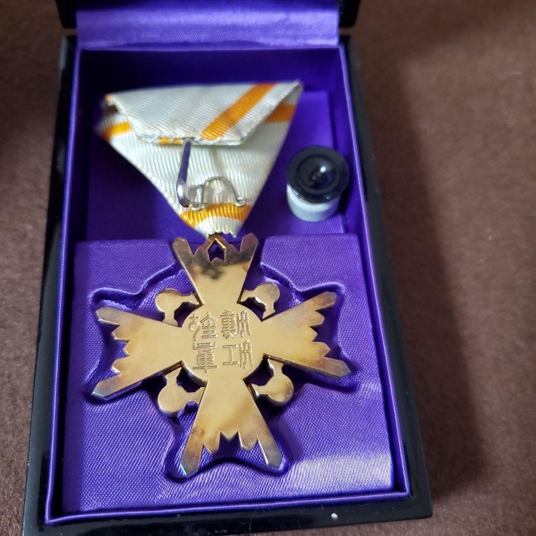 ●日本国 ● 勲四等瑞宝章　勲章 略綬 共箱付