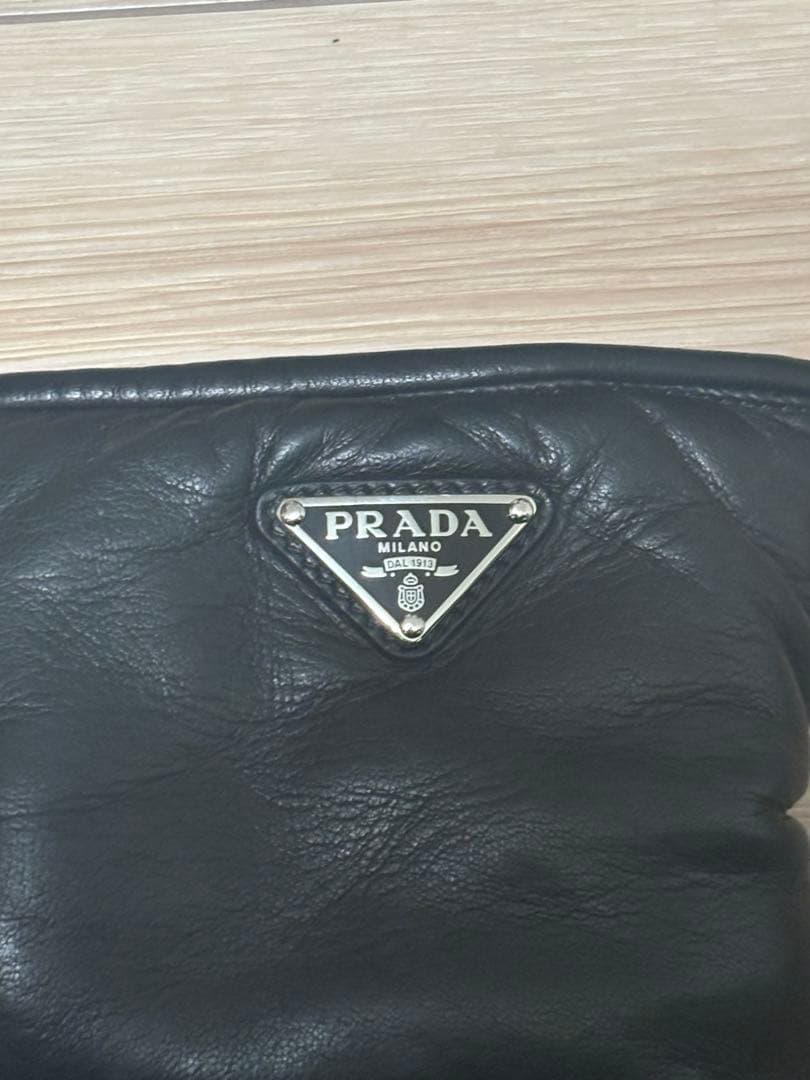 PRADA 三角プレート　ラムレザー　グローブ　手袋