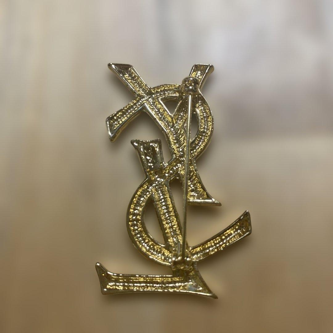 イヴ・サンローラン　 ロゴ　ブローチ　ゴールド