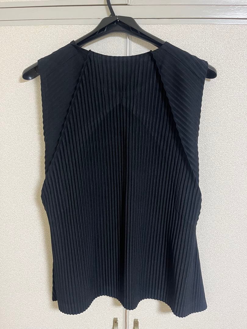 HOMME PLISSÉ ISSEY MIYAKE ブラックタンクトップ