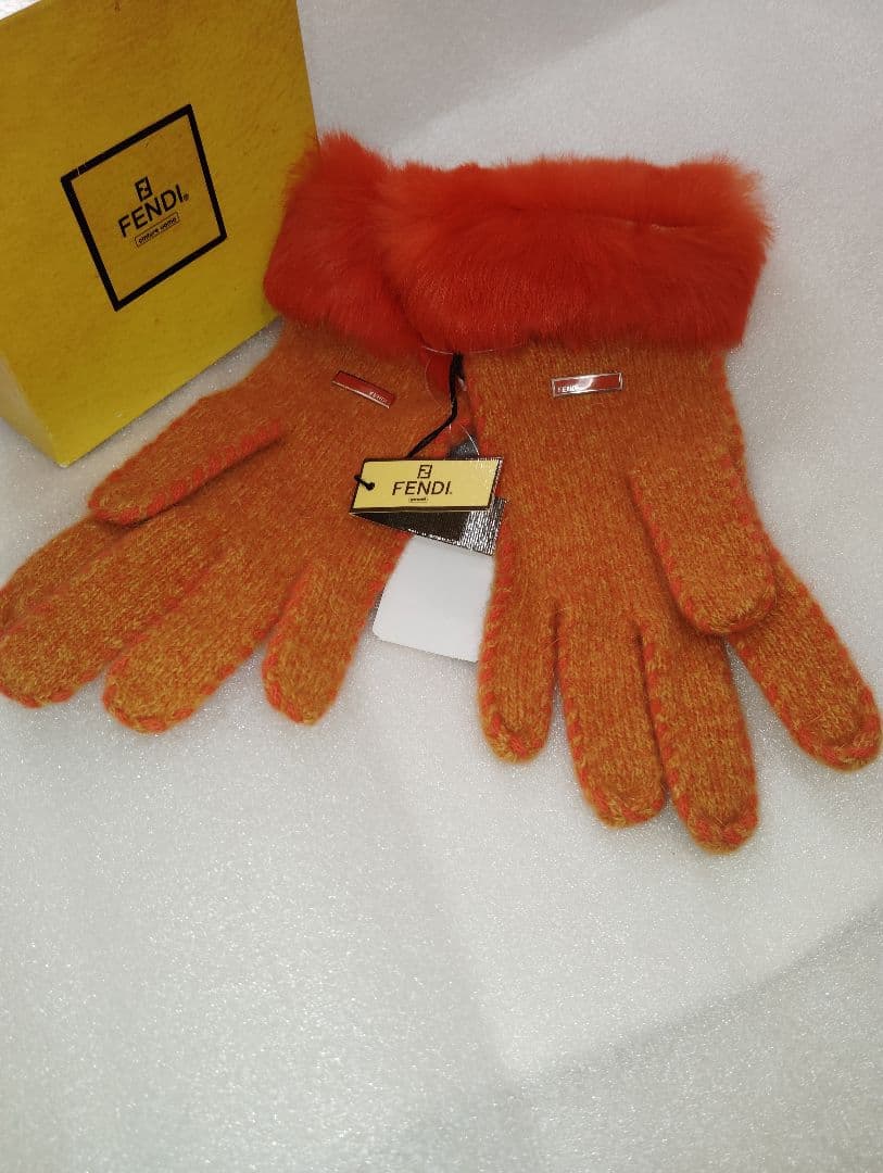 新品未使用タグ付 FENDI フェンディ ファー付手袋 オレンジ