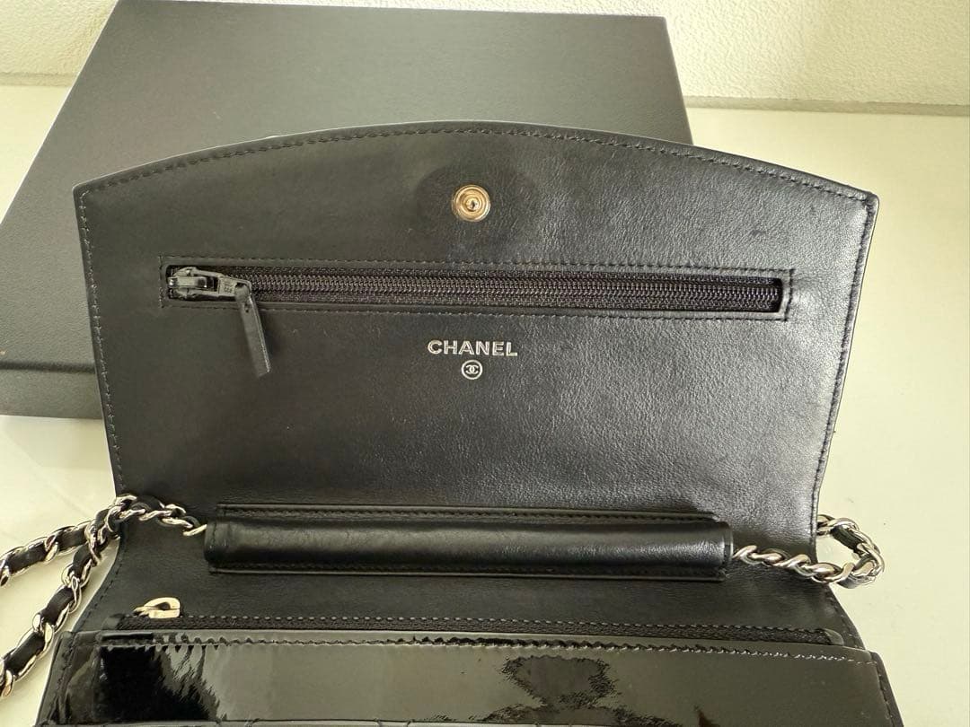 CHANEL シャネル　マトラッセ エナメルパテントレザー チェーン ウォレット